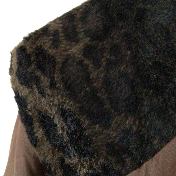 Apropos woman’s jacket. Size small. - Picture 2 of 5